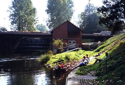 das Wehr mit der Baustelle