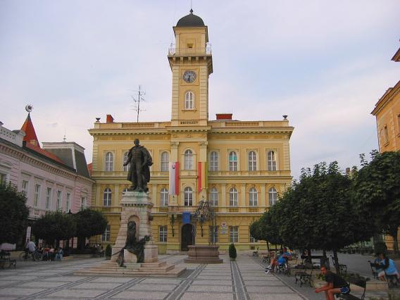 Komarno: Rathaus