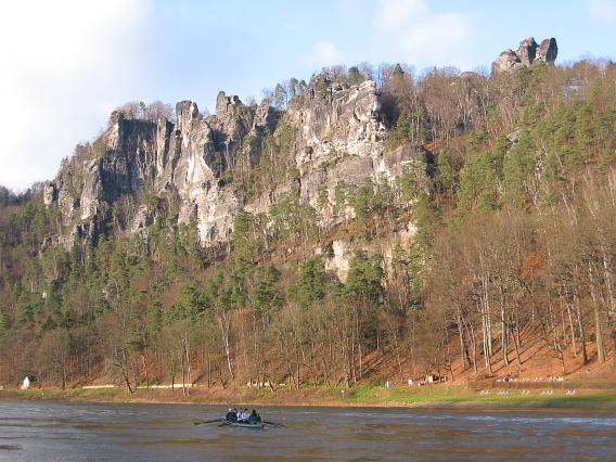 Auf der Elbe im Elbsandsteingebirge