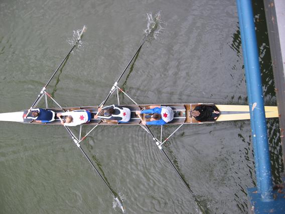 Nicolas, Leif, Yukio, Steffen und Julius beim Einrudern