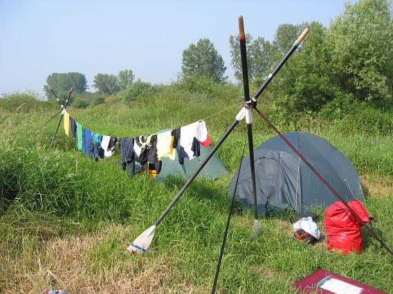 Nachtlager bei Leka am nächsten Morgen