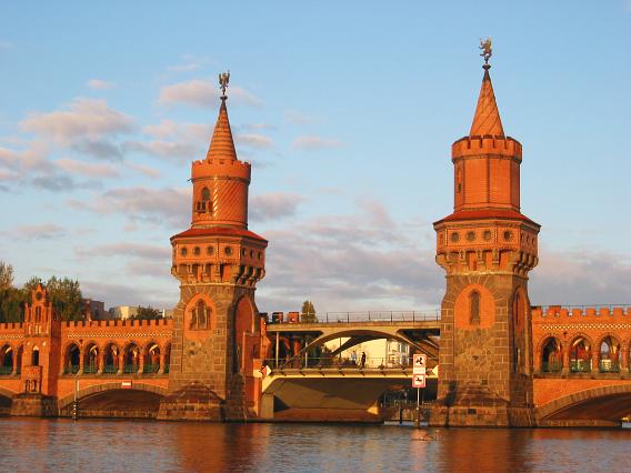 Oberbaumbrücke bei Sonnenaufgang